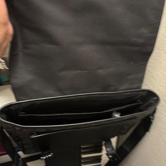 Coach NewYork mail carrier - Picture 3 of 4